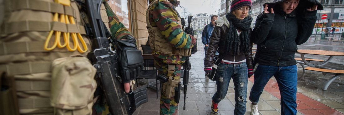 Em Bruxelas, capital da Bélgica as forças de segurança permanecem nas ruas devido à ameaças de ataques terroristas