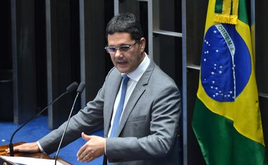 Brasília - O senador Ricardo Ferraço fala durante sessão plenária para decidir sobre a admissibilidade do processo de impeachment da presidenta Dilma Rousseff (Antonio Cruz/Agência Brasil)
