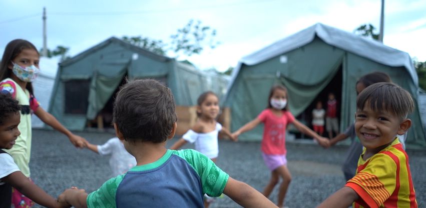 Crianças venezuelanas em abrigo