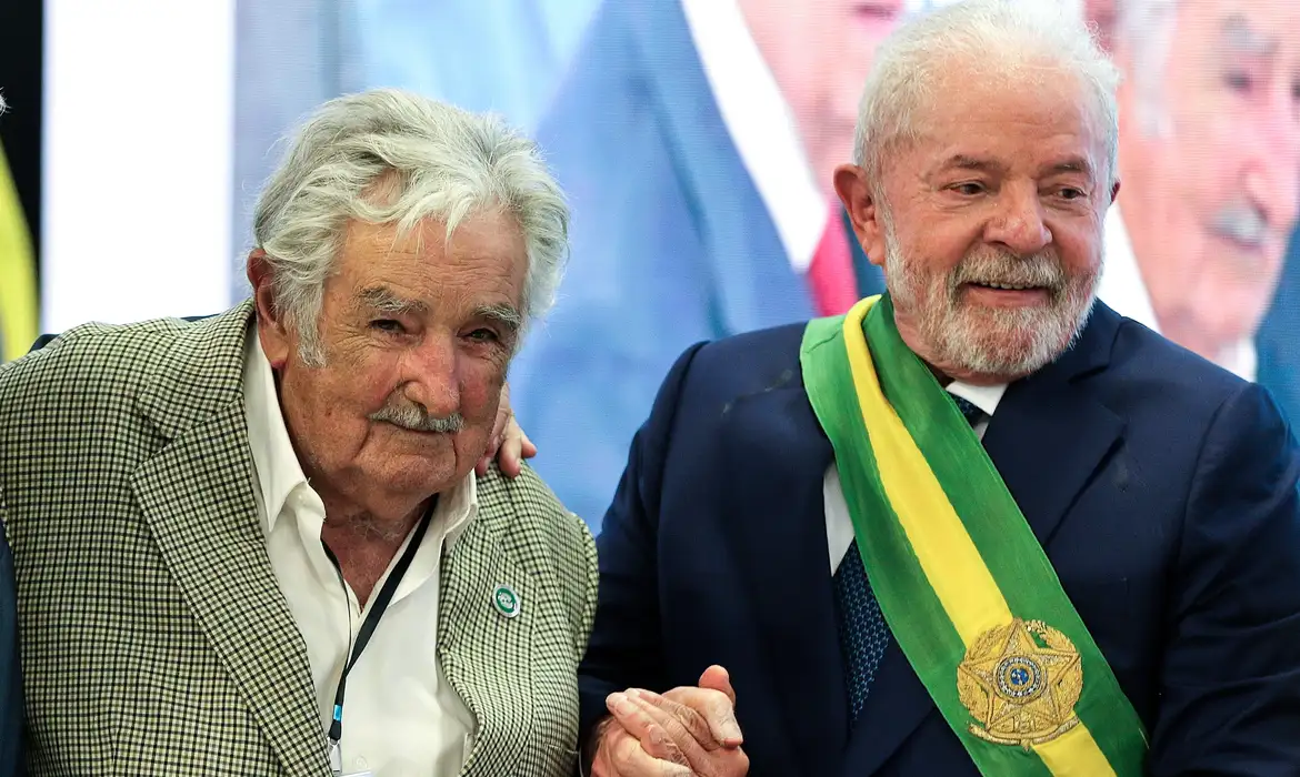Lula viaja ao Uruguai nesta quinta-feira para velrio de Mujica 