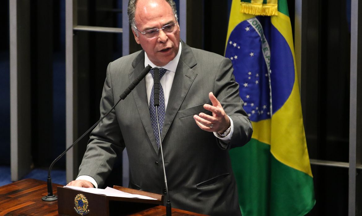 O líder do governo no Senado, Fernando Bezerra Coelho, durante sessão que aprovou o Projeto de Lei de Conversão 11/2019, oriundo da MP 871/2019, que combate irregularidades em benefícios previdenciários. 