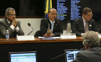 Brasília - A Comissão Especial do Projeto de Lei 4850/2016, que estabelece as medidas contra a corrupção, recebe o representante do Conselho Geral do Notariado Espanhol. Na foto, o conselheiro geral do notariado espanhol, Andréz Martínez
