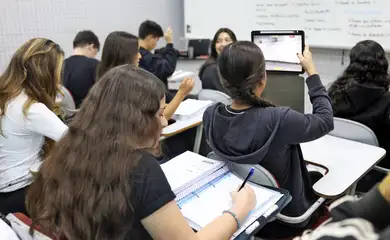 Brasília (DF), 24/10/2024 - Alunos do colégio Galois em sala de aula na preparação dos últimos dias antes da prova do Enem 2024. Foto: José Cruz/Agência Brasil