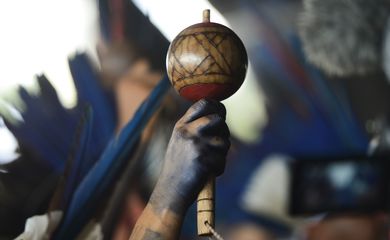 Indígenas de diversas etnias no Acampamento Terra Livre, no Eixo Monumental, em Brasília