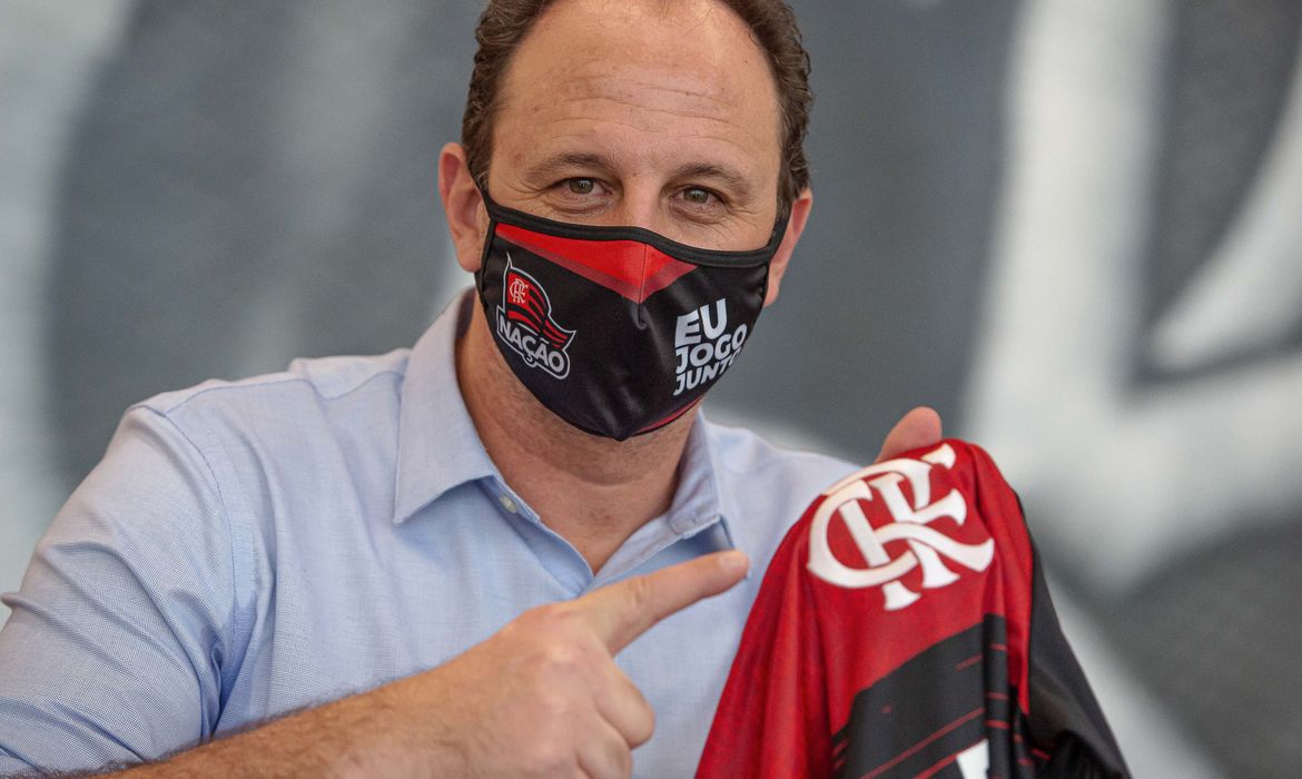 O técnico Rogério Ceni visita as instalações do Ninho do Urubu, Centro de Treinamento do Flamengo.