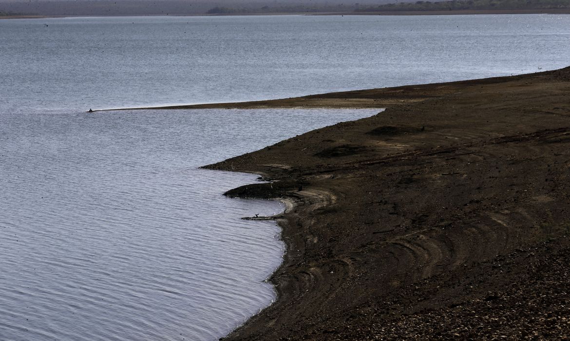 Brasília - Barragem de Santa Maria apresenta nível baixo de água (Fabio Rodrigues Pozzebom/Agência Brasil)