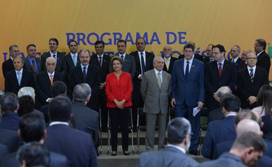 Presidenta Dilma Rousseff participa da cerimônia de lançamento da nova etapa do Programa de Investimentos em Logística, no Palácio do Planalto (Valter Campanato/Agência Brasil)