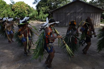 Brasnorte (MT), 09/04/2025 – Apresentação de dança típica do Povo Rikbaktsa na aldeia Beira Rio, Terra Indígena Erikpatsa. Foto: Fernando Frazão/Agência Brasil