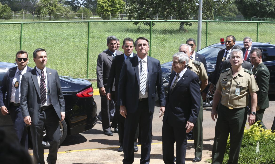 O presidente Jair Bolsonaro visita a Secretaria de Segurança e Coordenação Presidencial do Gabinete de Segurança Institucional (GSI). Acompanha o ministro do Gabinete Segurança Institucional (GSI), general Augusto Heleno.
