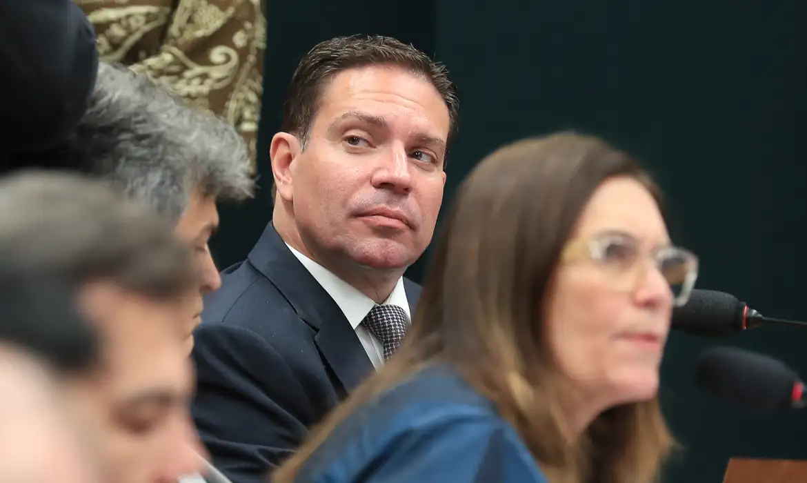 Brasília (DF), 07/05/2025  - Reunião da Comissão de Constituição e Justiça e de Cidadania (CCJ) da Câmara para votar requerimento que pede a suspensão de ação penal contra o deputado Ramagem.Foto: Lula Marques/Agência Brasil