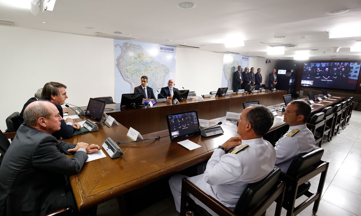 O presidente Jair Bolsonaro durante videoconferência para início da operação da nova estrutura e serviços de telecomunicações na Estação Antártica Comandante Ferraz - EACF.