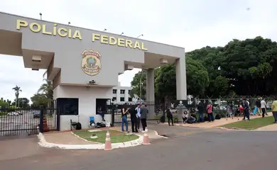 Brasília (DF), 22/11/2025 - Movimentação na Polícia Federal após a prisão do ex-presidente Jair Bolsonaro. Foto: Valter Campanato/Agência Brasil