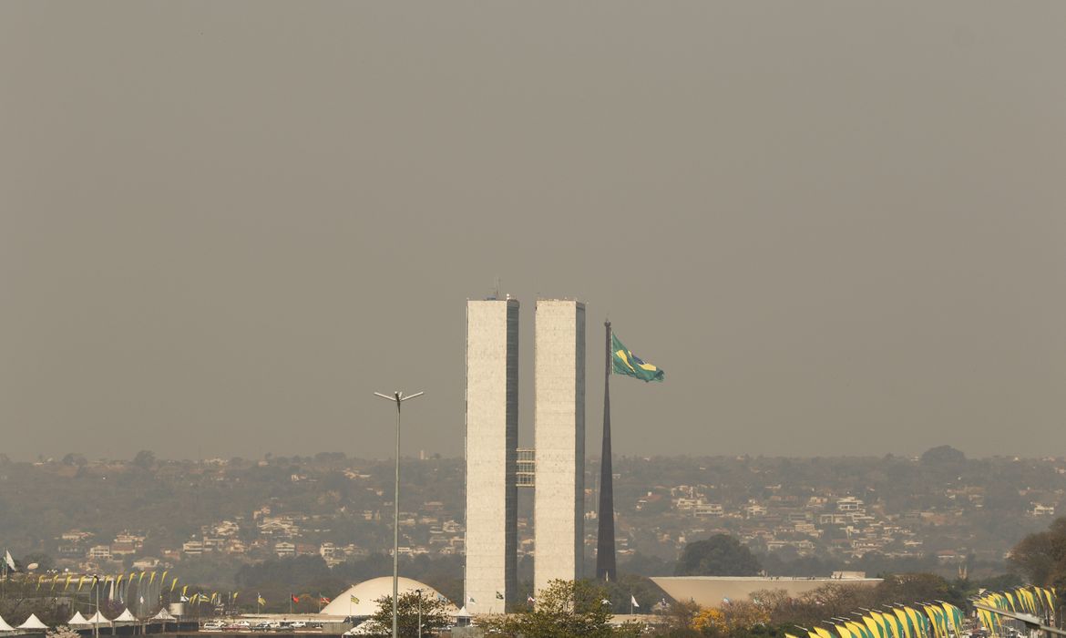 Brasília (DF), 03.09.2024 - Seca e alta temperatura em Brasília. Congresso Nacional.  Foto: Bruno Peres/Agência Brasil