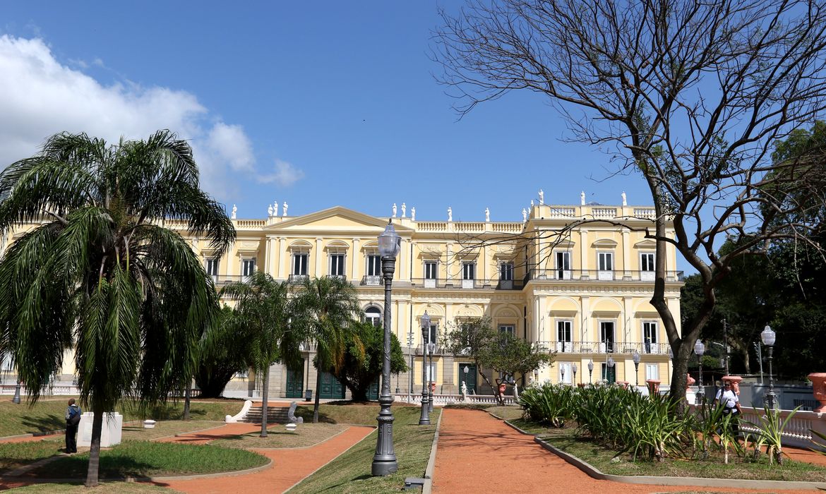 Jardim-terraço que fica diante do Museu Nacional. A Quinta da Boa Vista, no bairro de São Cristóvão, zona norte da cidade,  é revitalizada para o Bicentenário da Independência.