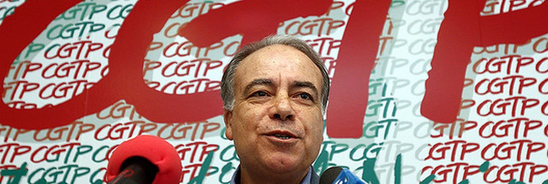 Ex-líder sindical da CGTP, o sociólogo Carvalho da Silva coordena o Observatório sobre Crises Alternativas (OCA), ligado ao Centro de Estudos Sociais da Universidade de Coimbra