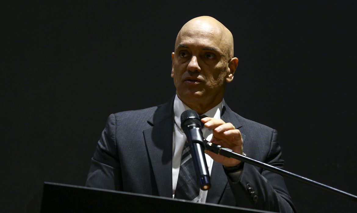 "Inconstitucional e ilegal", diz Moraes sobre investigação de Mendonça