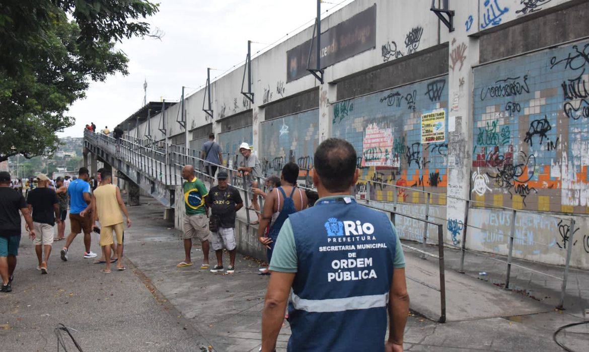 Órgãos públicos do Rio fazem operação para o fim da Feira de Acari. Foto: Fabio Costa/Seop/Arquivo