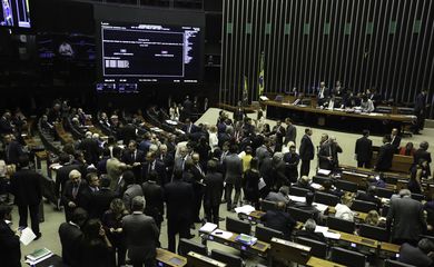 Brasília - Rodrigo Maia preside sessão do Plenário da Câmara que analisa MP de incentivo às petrolíferas (Fabio Rodrigues Pozzebom/Agência Brasil)