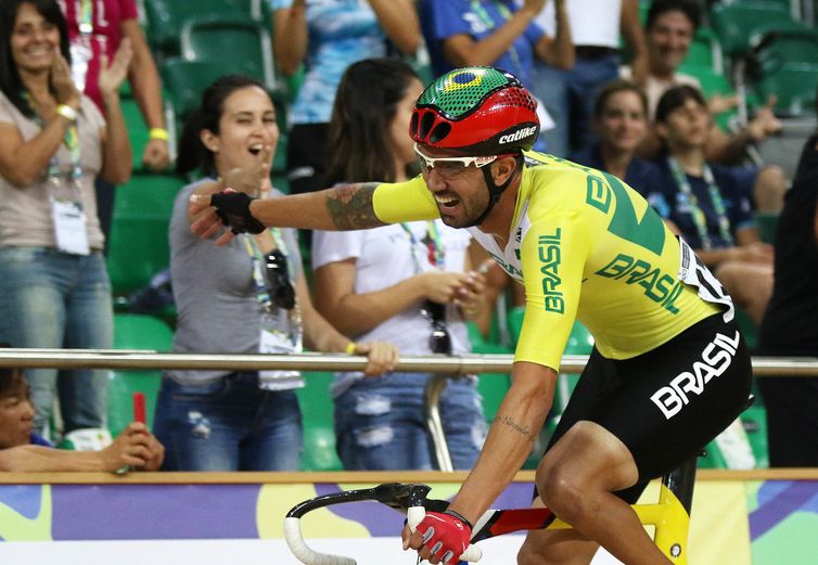 Fernando Maia/MPIX/CPB/Direitos reservados 25.03.2018 - Brasil, Rio de Janeiro, Mundial de Paraciclismo de Pista - Velódromo - Parque Olímpico - Scratch Race 15 KM- O brasileiro Lauro Cesar Chaman, medalha de ouro da prova -