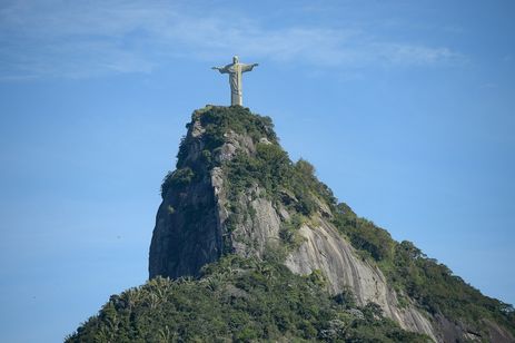 Estátua do Cristo Redentor no Morro do Corcovado é cartão-postal do Rio de Janeiro