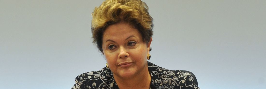 A presidenta Dilma Rousseff se reúne, no Palácio do Planalto, com representantes de movimentos de jovens. Em discussão, as reivindicações dos grupos e a onda de manifestações que atingiu o país nos últimos dias.
