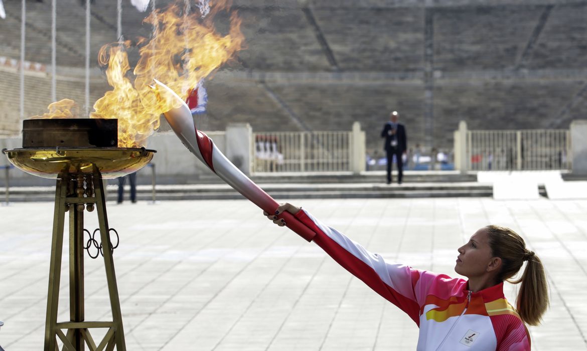 Flame handover ceremony in Athens for the Beijing 2022 Winter Olympics - Olimpíada de Inverno - pira olímpica - chama