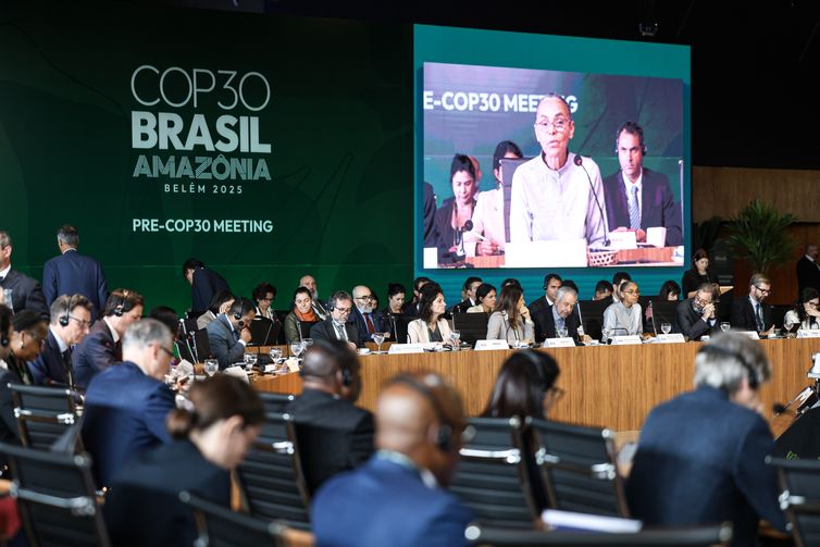 Brasília (DF), 14/10/2025 - A ministra do Meio Ambiente, Marina Silva, participa de plenária no segundo dia da Pré-Cop30. Foto: Marcelo Camargo/Agência Brasil