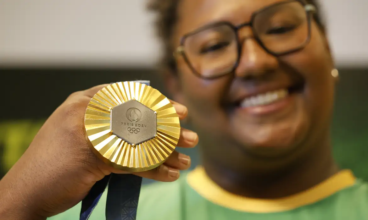 Rio de Janeiro (RJ) 23/08/2024 – Bia Souza, atleta medalhista olímpica de ouro do judô, fala sobre a experiência de competir nos Jogos de Paris 2024. Foto: Fernando Frazão/Agência Brasil