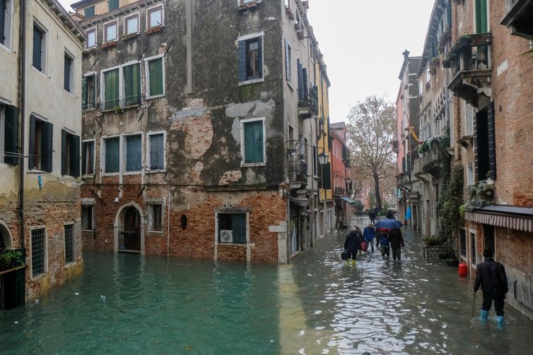 Veneza em estado de alerta por nova maré alta - Mundo - Jornal NH