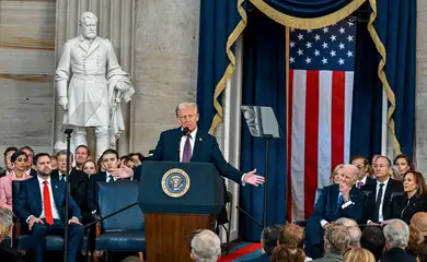U.S. President Donald J. Trump speaks after being sworn in during the inauguration of Donald Trump as the 47th president of the United States takes place inside the Capitol Rotunda of the U.S. Capitol building in Washington, D.C., Monday, January 20, 2025. It is the 60th U.S. presidential inauguration and the second non-consecutive inauguration of Trump as U.S. president. Kenny Holston/Pool via REUTERS/Proibida reprodução
