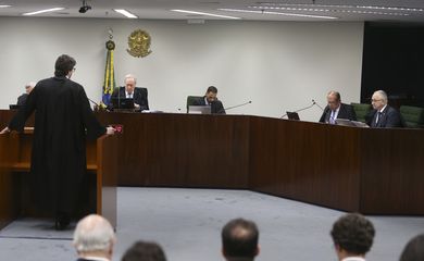Sessão plenária da Segunda Turma do STF para julgamento de recurso que questiona a liberdade concedida a José Dirceu, e inquérito contra o senador Aécio Neves, entre outros processos. 