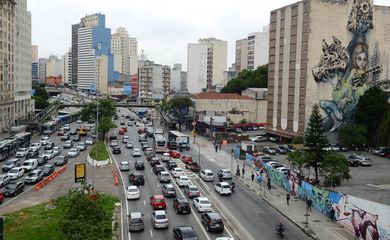 São Paulo - Processo de urbanização canalizou os rios que faziam parte do Vale do Anhangabaú, na região central (Rovena Rosa/Agência Brasil)