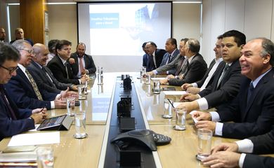 O ministro da Economia, Paulo Guedes, se reúne com os presidentes do Senado, Davi Alcolumbre, e da Câmara dos Deputados, Rodrigo Maia, para discutir questões sobre reforma tributária 