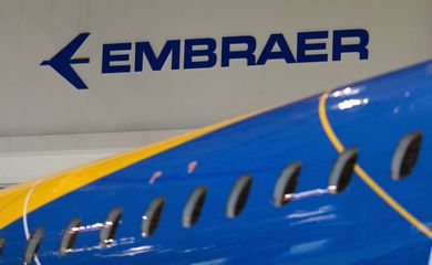 FILE PHOTO: The logo of Brazilian planemaker Embraer SA is seen at the company's headquarters in Sao Jose dos Campos