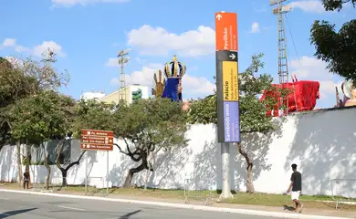 Concentração dos carros alegóricos para o desfile das escolas de samba de São Paulo no Anhembi.