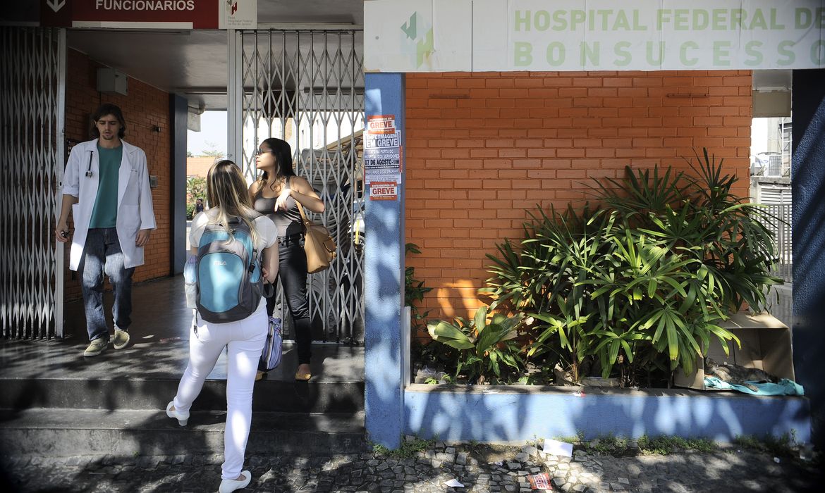 Hospital Federal de Bonsucesso, na zona norte da cidade, um dos hospitais federais do Rio de Janeiro que entraram em greve nesta semana (Tânia Rêgo/Agência Brasil)