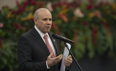 O Ministro da Fazenda, Guido Mantega, em entrevista coletiva após VI Cúpula dos BRICS, em Fortaleza (Marcelo Camargo/Agência Brasil)