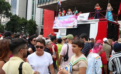 Concentração da VI Caminhada Trans de São Paulo, que celebra o Dia Nacional da Visibilidade Trans e Travesti, no Museu de Arte de São Paulo (Masp), na avenida Paulista.