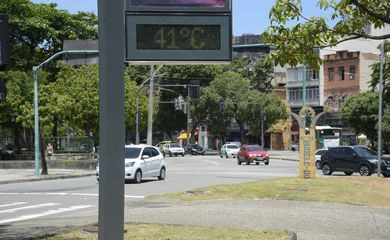 Termômetros marcando 41°C em um dia de calor intenso no Rio de Janeiro