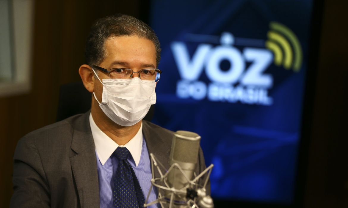 O secretário de energia elétrica do ministério de Minas e Energia, Christiano Vieira da Silva, participa do programa A Voz do Brasil.