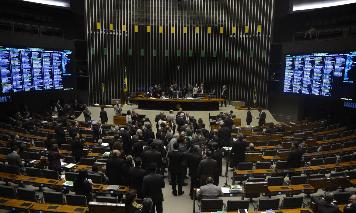 Plenário da Câmara durante votação do pedido de cassação do mandato do deputado André Vargas (sem partido-PR), aprovado por 367 votos a favor, 1 contra e 6 abstenções (Valter Campanto/Agência Brasil)