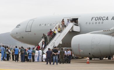 Guarulhos (SP) 19/10/2024  Brasileiros que estavam no Líbano, desembarcam do avião KC-30 da FAB,na Base Aérea de São Paulo  na Operação “Raizes do Cedro” em Guarulhos. Foto Paulo Pinto/Agencia Brasil
