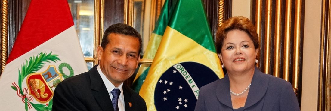A presidenta Dilma Rousseff durante reunião com o presidente do Peru, Ollanta Humala, no Palácio de Governo