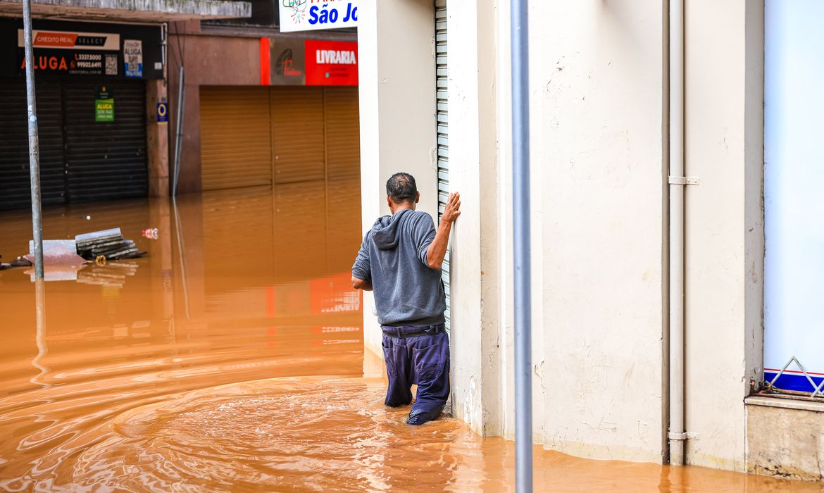 PORTO ALEGRE, RS, BRASIL, 05.05.2024 - Chuvas no Rio Grande do Sul  - Fotos gerais enchente em Porto Alegre. Foto: Gustavo Mansur/Palácio Piratini