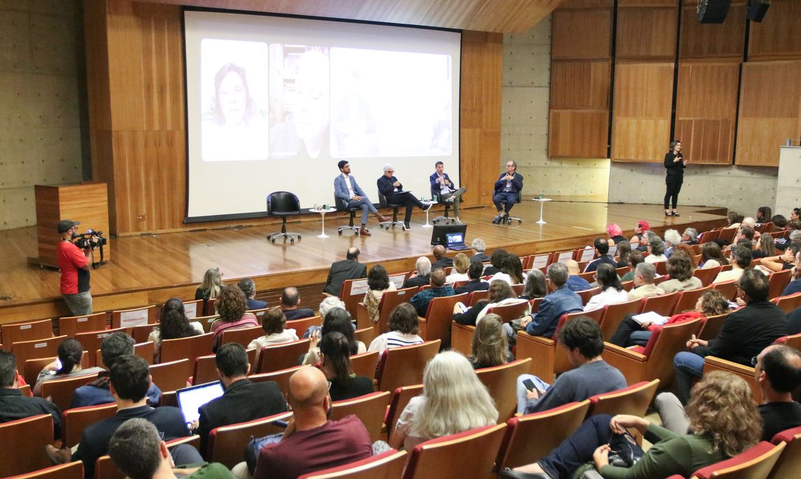 Cadu Pinotti/Agência Brasil São Paulo (SP), 21/05/2025 - Com participação da EBC, o 1º Encontro da Rede Nacional de Comunicação Pública promove debates sobre o papel das emissoras públicas na prática do jornalismo, na programação cultural e na educação. Estão presentes representantes de organizações nacionais e internacionais, referências na oferta de um serviço público de comunicação gratuito, de qualidade e independente. Foto: Cadu Pinotti/Agência Brasil