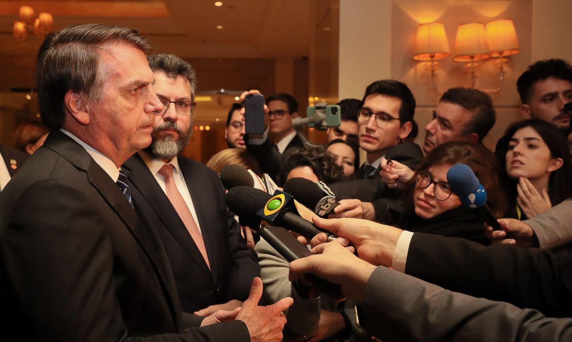  Presidente da República, Jair Bolsonaro, fala à imprensa ao término do jantar.
