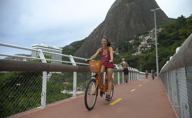 Rio de Janeiro -  Ciclistas, cariocas e turistas desfrutam da nova Ciclovia Tim Maia no dia de sua inauguração, a via conta com 3,9 km e liga o Leblon a São Conrado (Tomaz Silva/Agência Brasil)