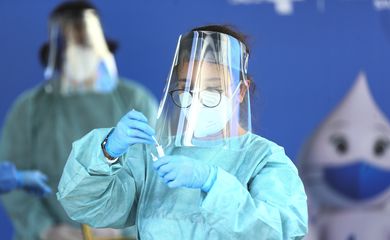 Teste do Plano Nacional de Testagem para a Covid-19, na Feira dos Importados, em Brasília.