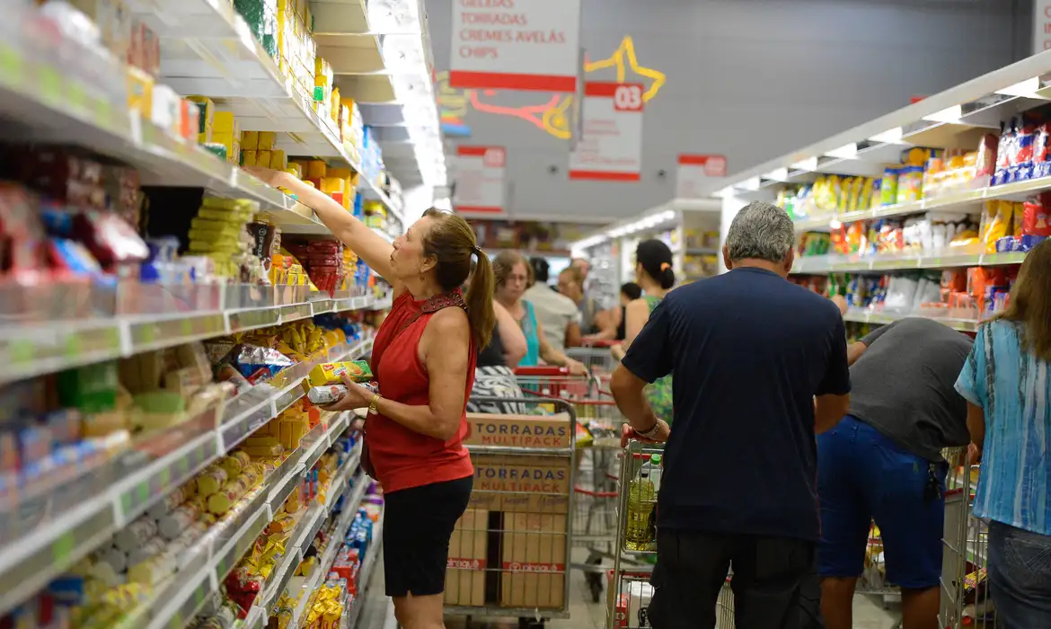 Supermercados reforçam segurança na Grande Vitória.
Foto: Tânia Rêgo/Agência Brasil/Arquivo