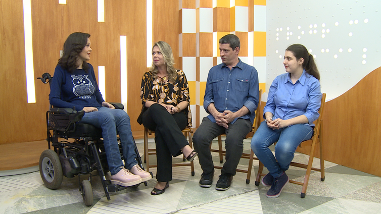 Juliana Oliveira recebe no estúdio três convidados: Denise Aragão, Luiz Fernando Vianna e Rafaela Poggi